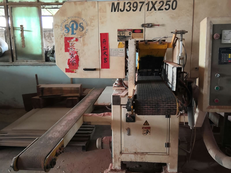 實(shí)木開(kāi)料機(jī)